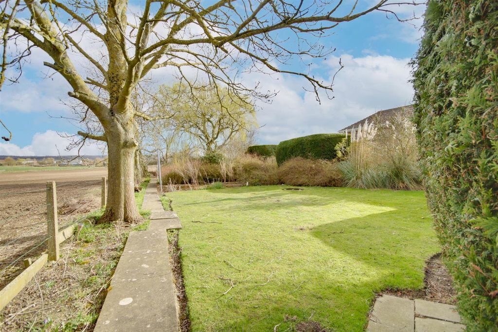 Property photo 3 of 21