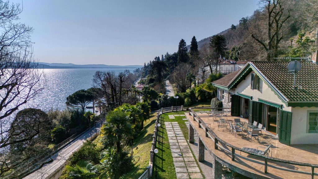 Property photo 2 of 70