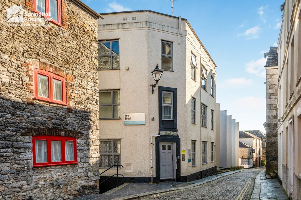 Property photo 1 of 9 Front View