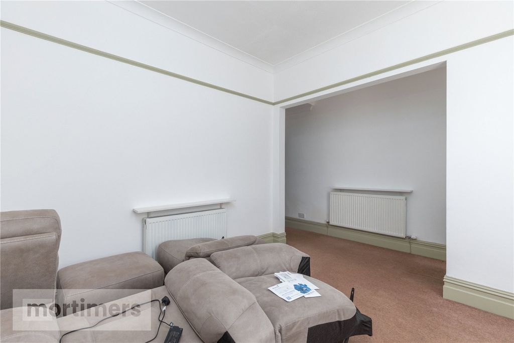 Property photo 3 of 18 Living Room