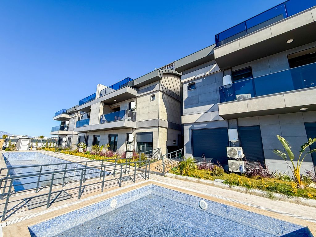 Property photo 2 of 21 Incredible Belek Apartment In Antalya For Sale - Communal Swimming Pool