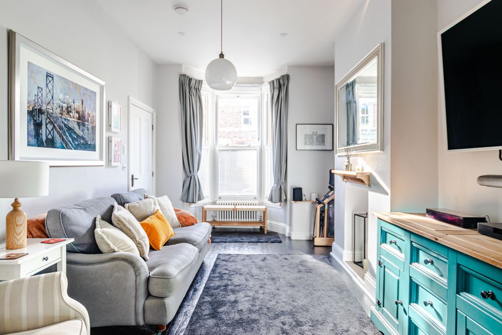 Property photo 2 of 31 Living1