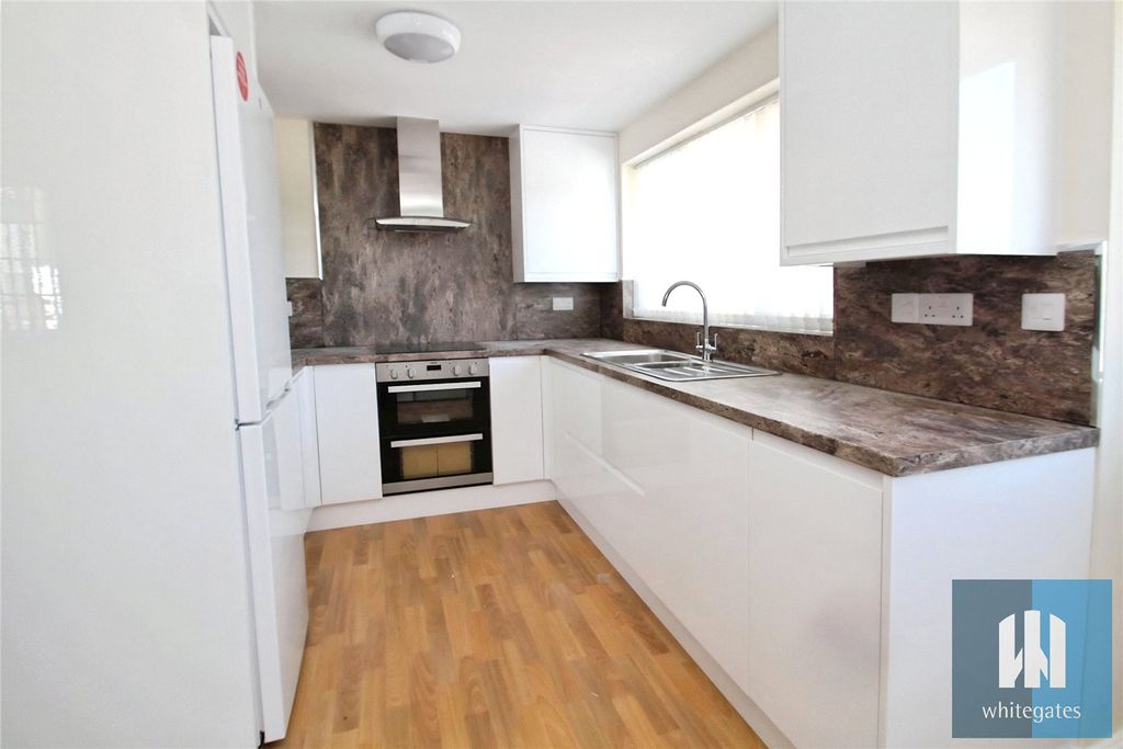 Property photo 2 of 11 Picture No. 17