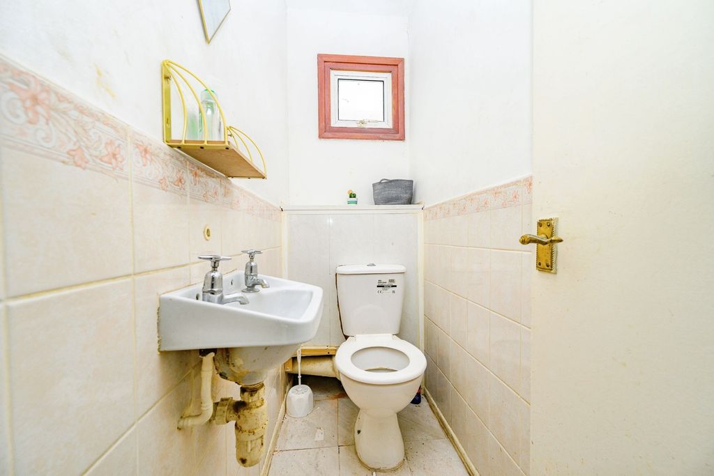 Property photo 3 of 10 Pbox-Img.Jpg