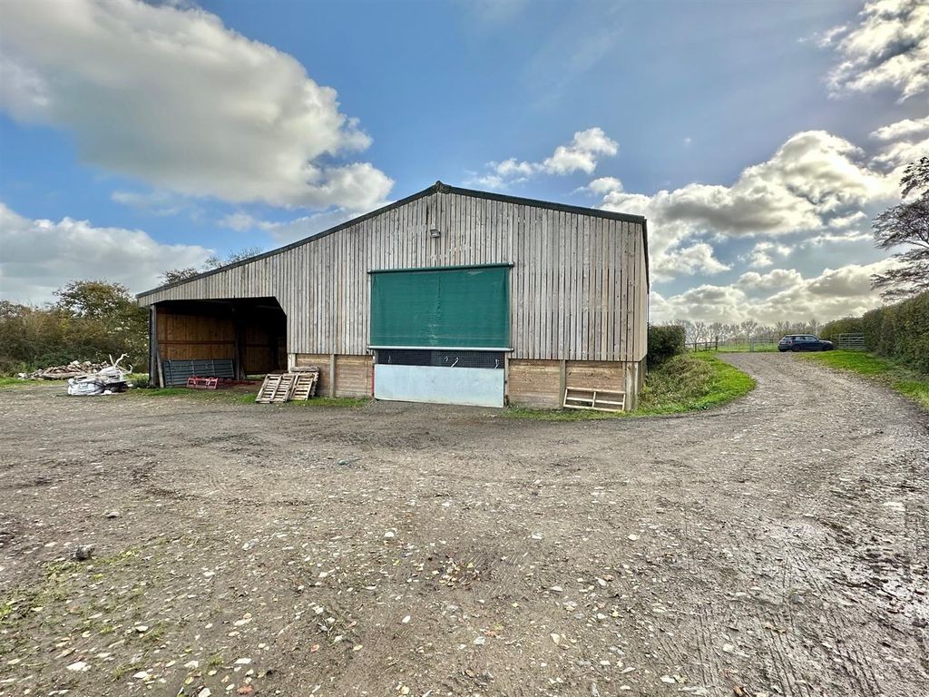 Property photo 3 of 12 Barn
