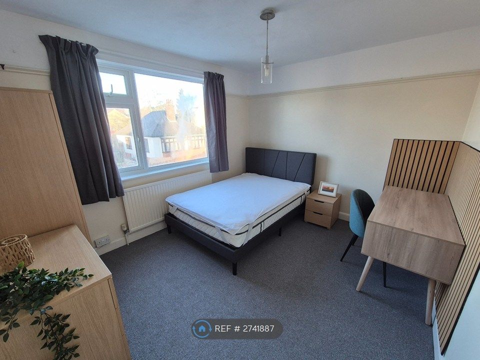 Property photo 3 of 8 Room 3