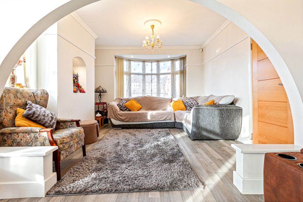 Property photo 2 of 27