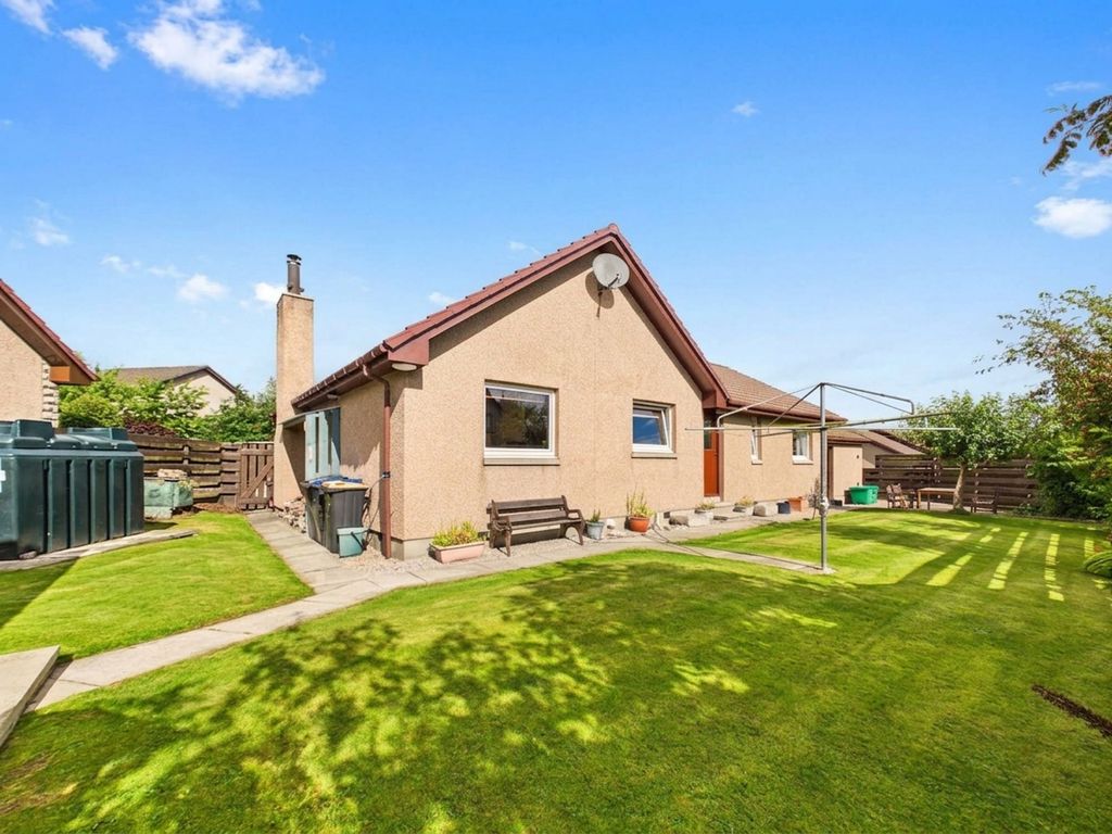 Property photo 2 of 31