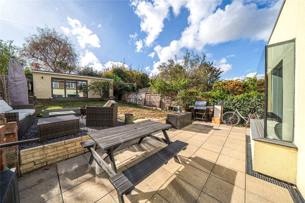 Property photo 2 of 23 Picture No. 05