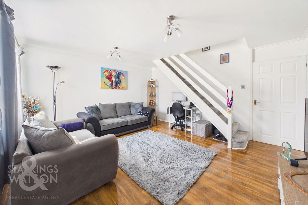 Property photo 2 of 27