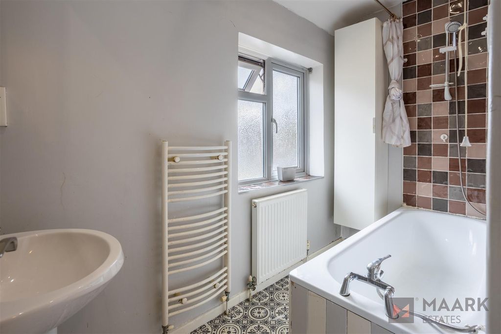 Additional image 7 of 3 bed semi-detached house to rentWoodgate Drive, Birstall, Leicester LE4