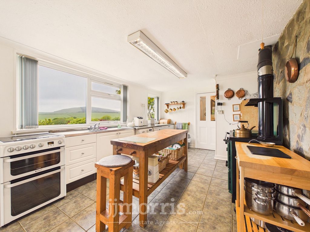 Property photo 3 of 42