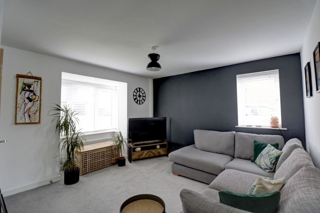 Property photo 2 of 21 Lounge 1.1