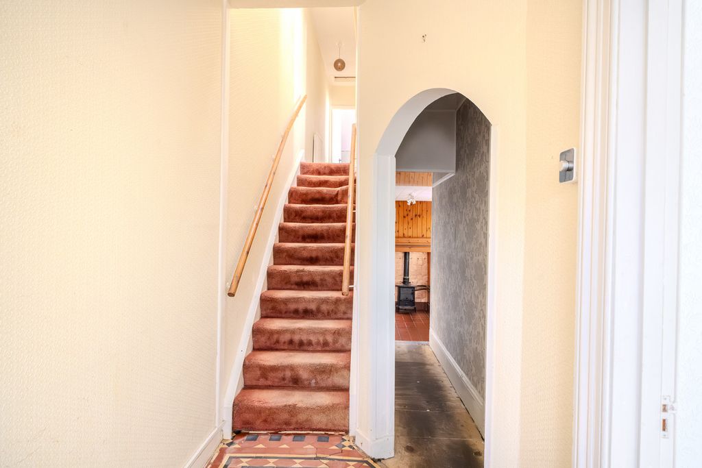 Property photo 2 of 29