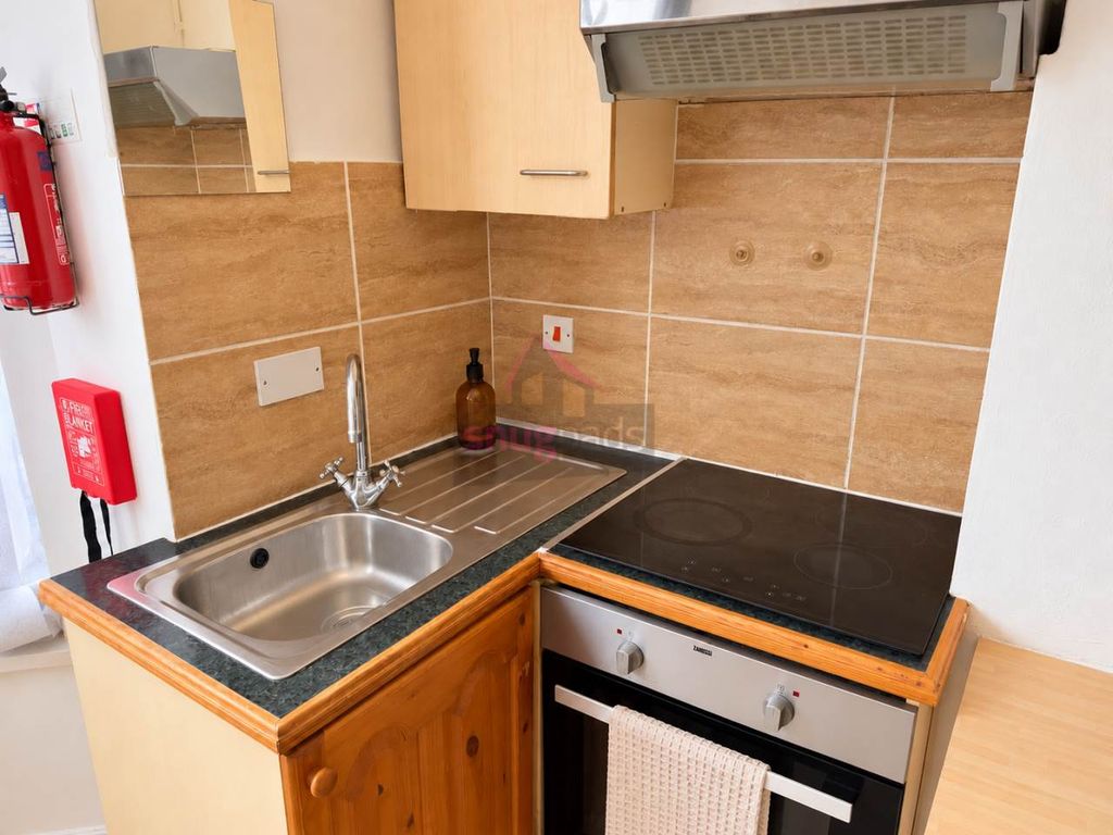 Property photo 3 of 7 3
