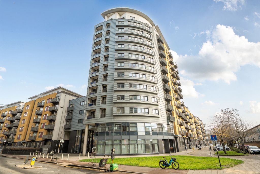 Property photo 1 of 20 External