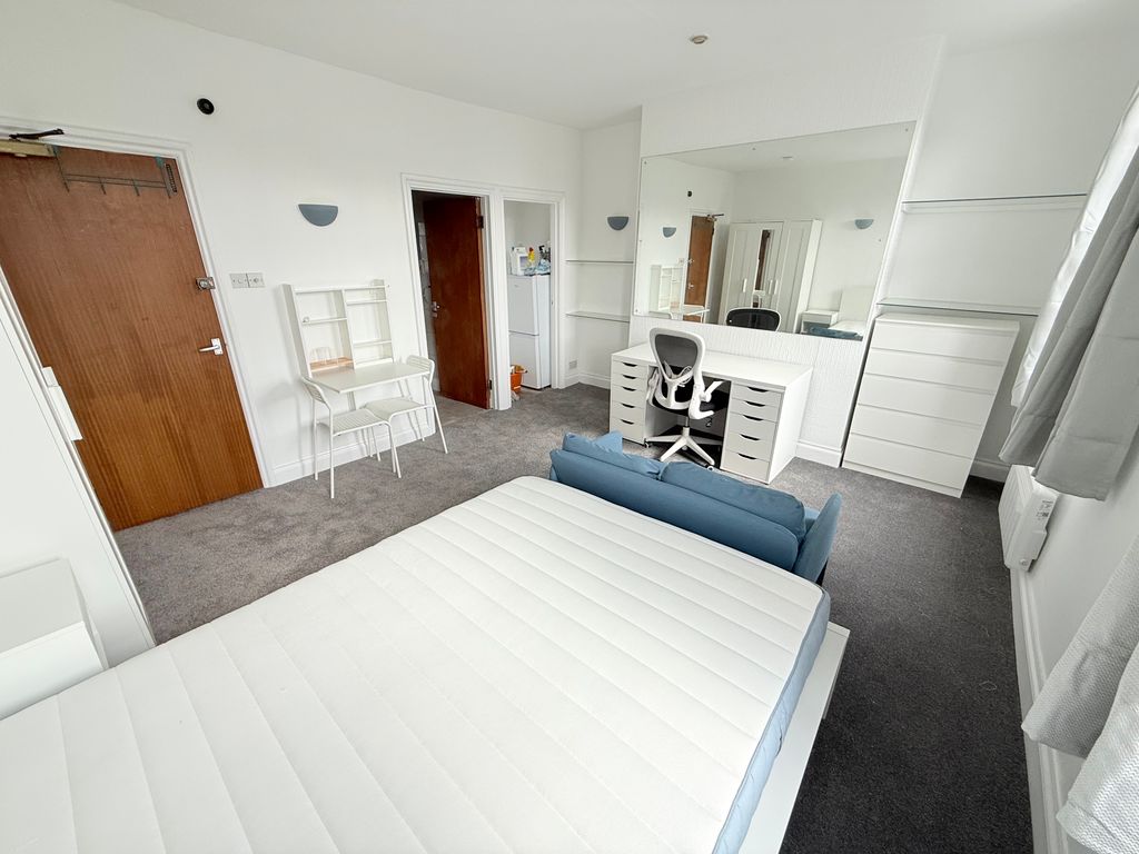 Property photo 2 of 7 2