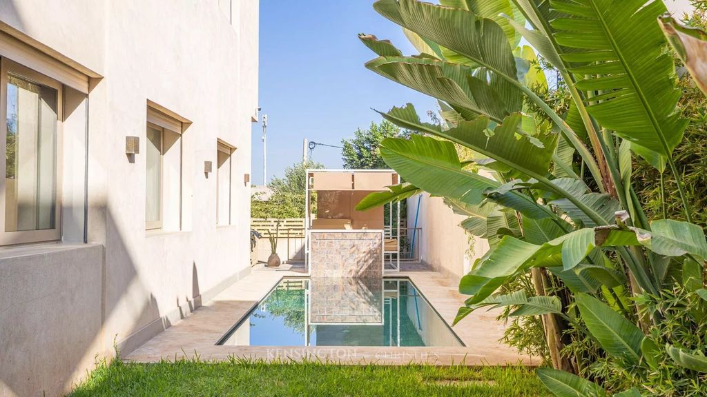 Property photo 2 of 41