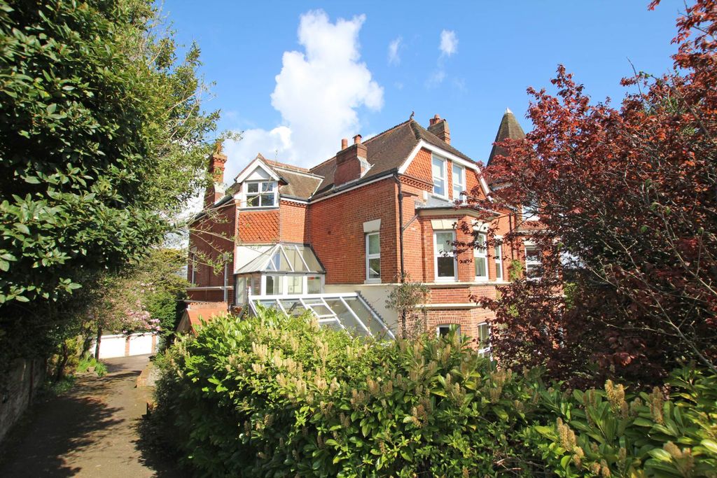 Property photo 1 of 30