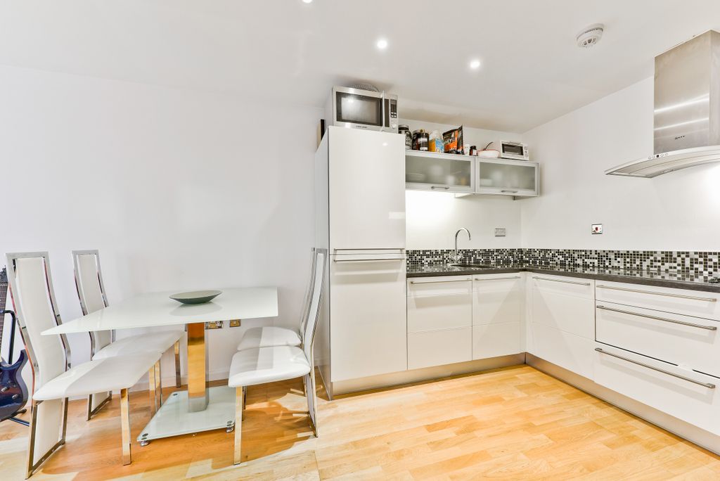 Property photo 3 of 15 Spacephoto-10