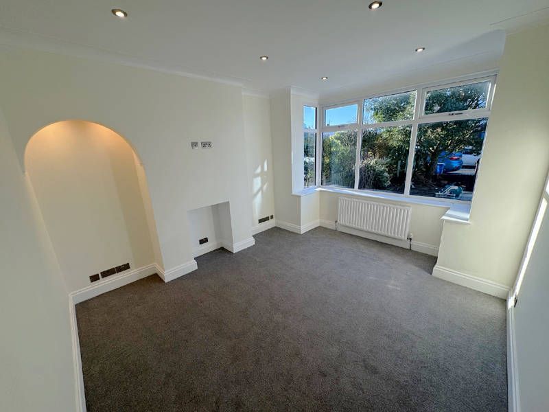 Property photo 3 of 23 Lounge