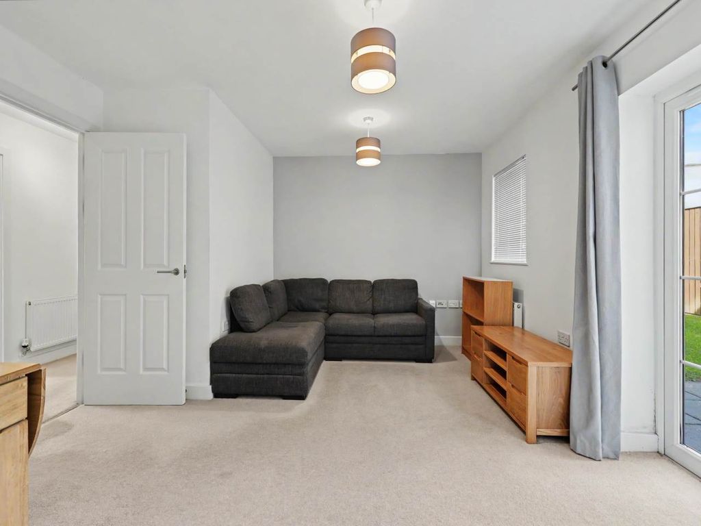 Property photo 3 of 15 Lounge