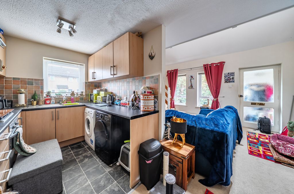 Property photo 2 of 10 1408396-9-698B2Fe...