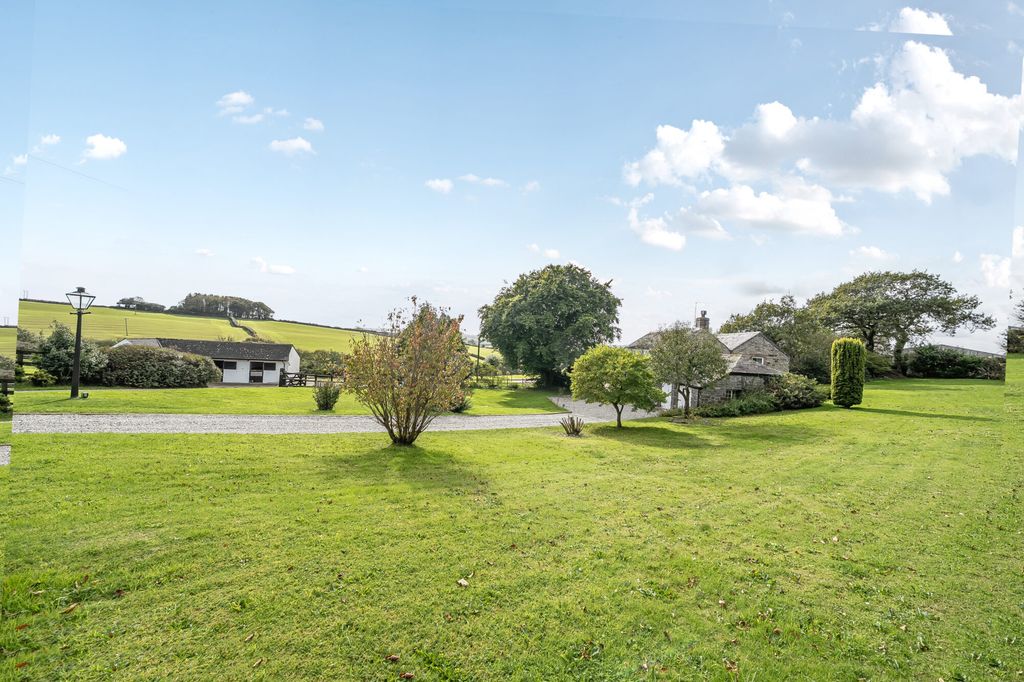 Property photo 2 of 22