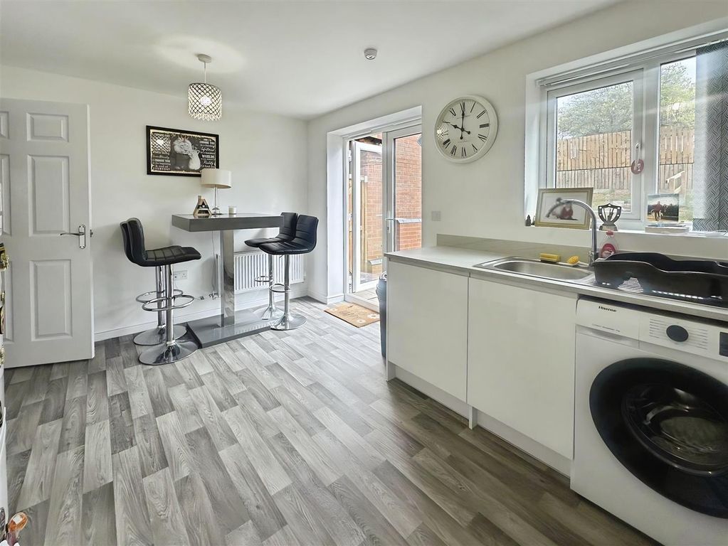 Property photo 3 of 15 09854914-Xhryuptjtu2Zoe7Lgueawq.Jpg