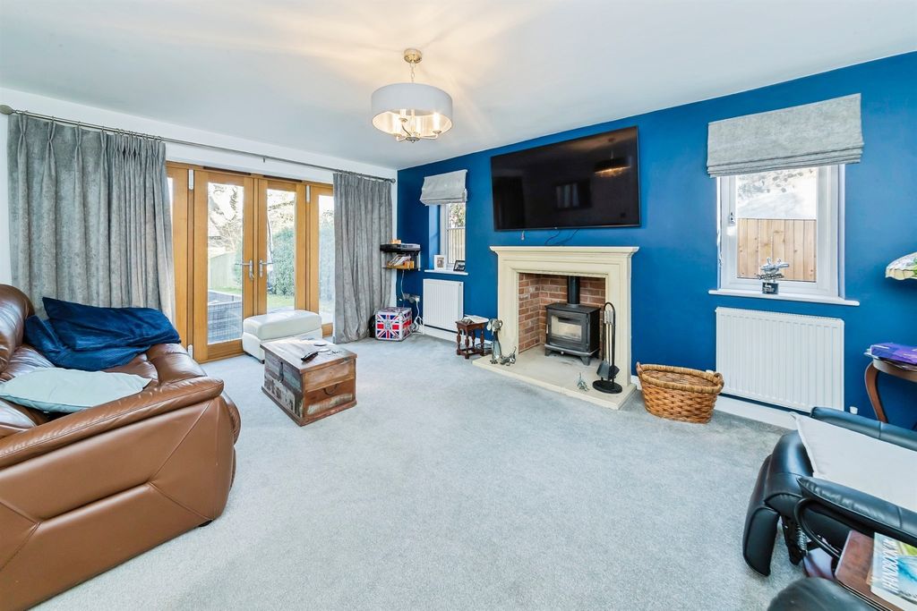 Property photo 2 of 19