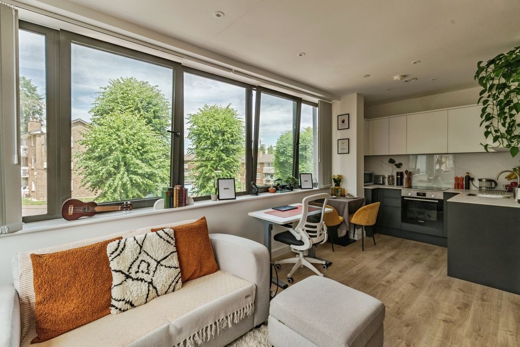Property photo 1 of 12 Pbox-Img.Jpg