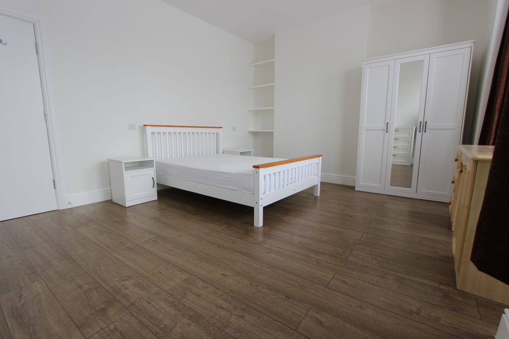 Property photo 2 of 26