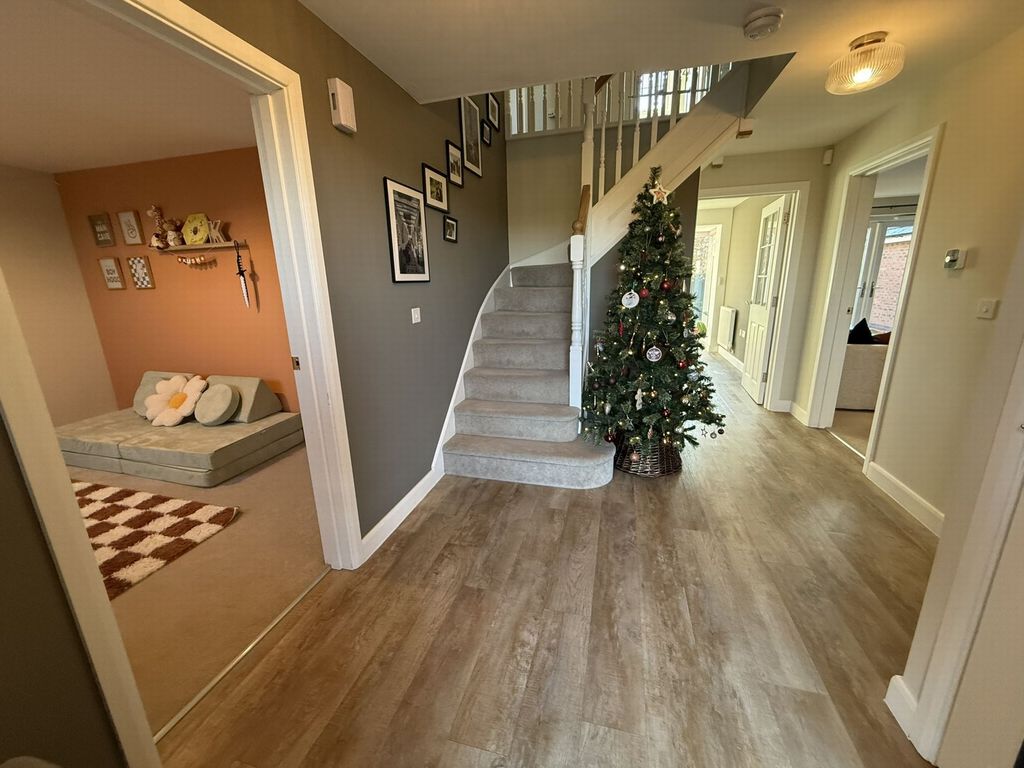 Property photo 3 of 19 Entrance