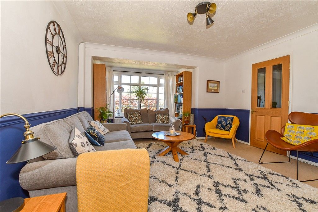 Property photo 3 of 19 Lounge