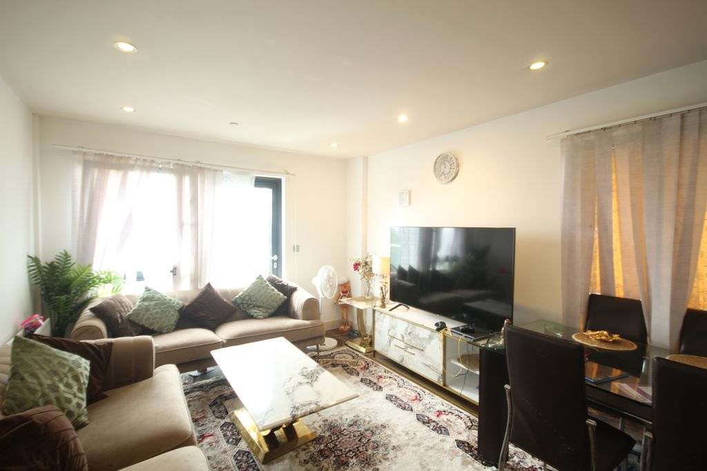 Property photo 2 of 8 Gallery