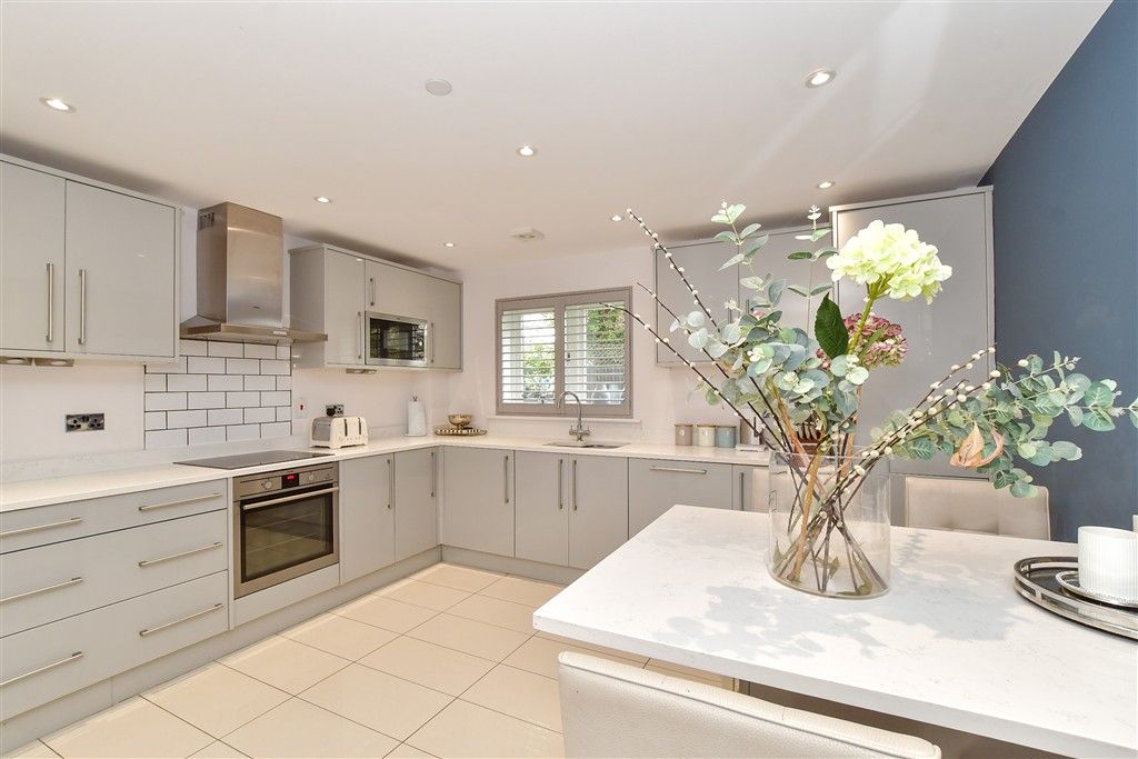 Property photo 3 of 16 Kitchen/Breakfast Room