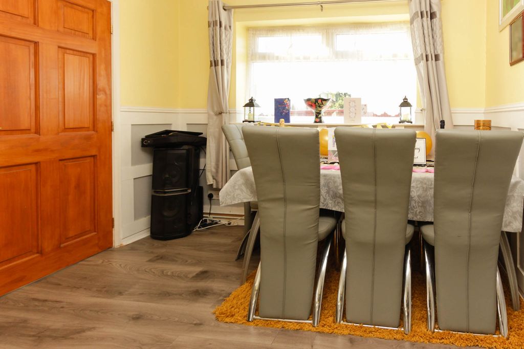 Property photo 3 of 13 Dining Area