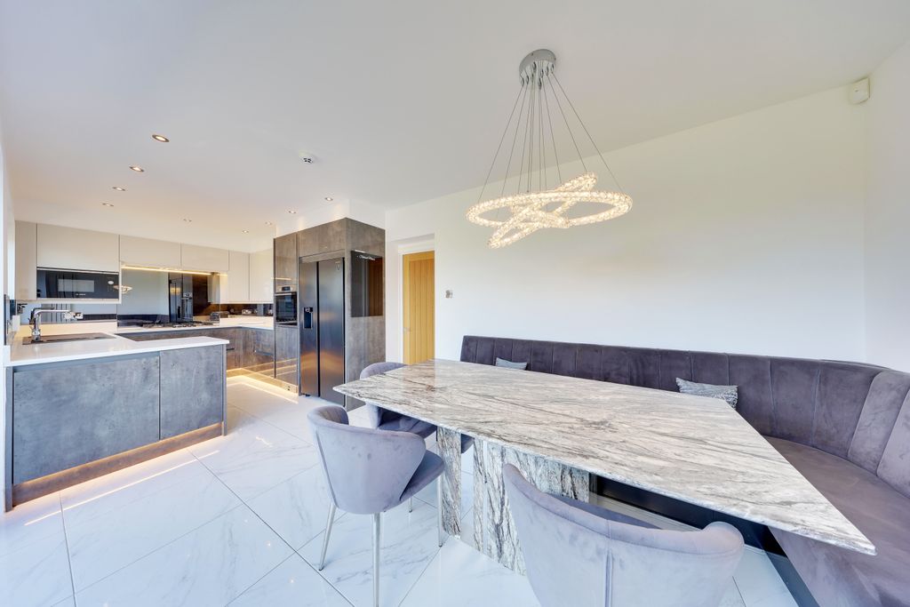 Property photo 2 of 27