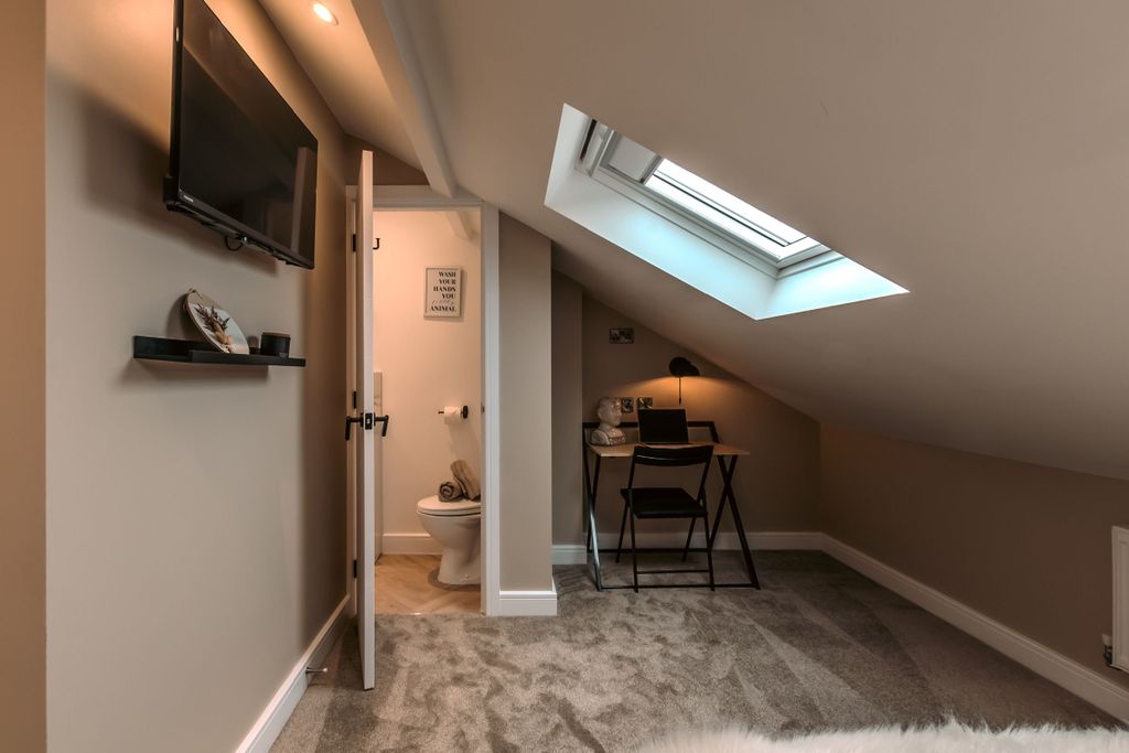 Property photo 2 of 21