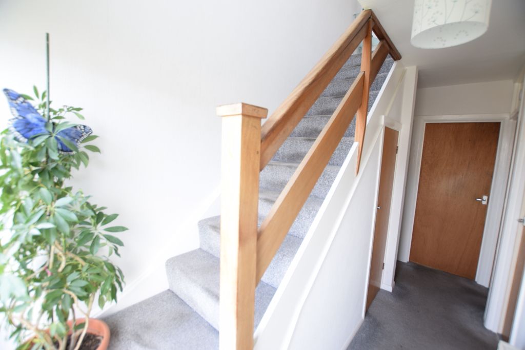 Property photo 3 of 20 Entrance Hall