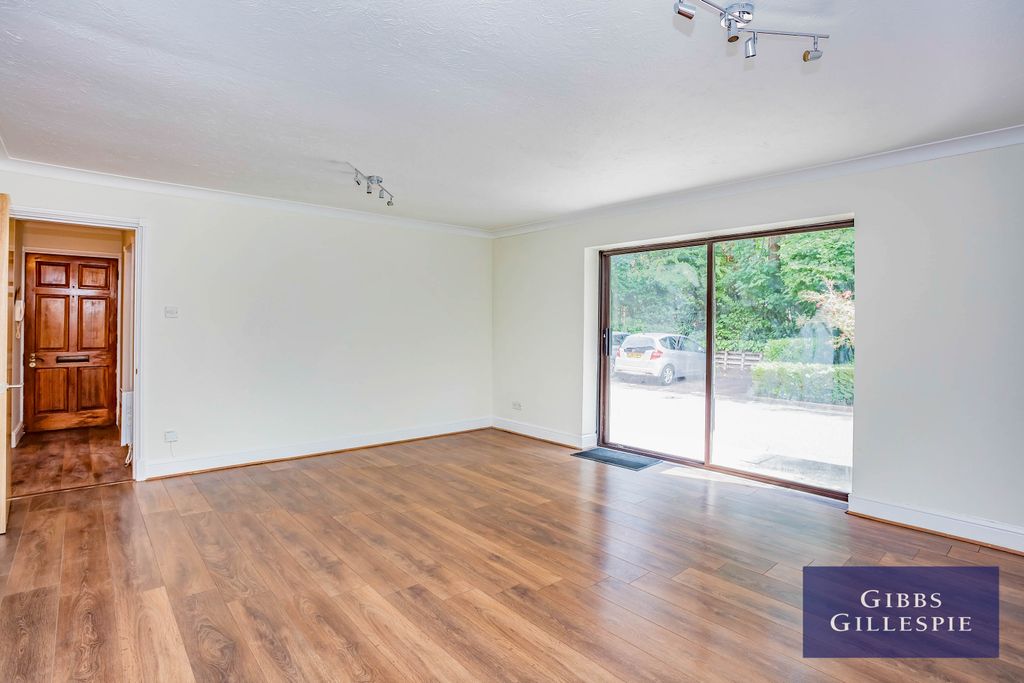 Property photo 3 of 10 1