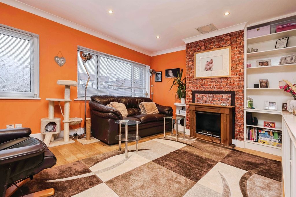 Property photo 2 of 17