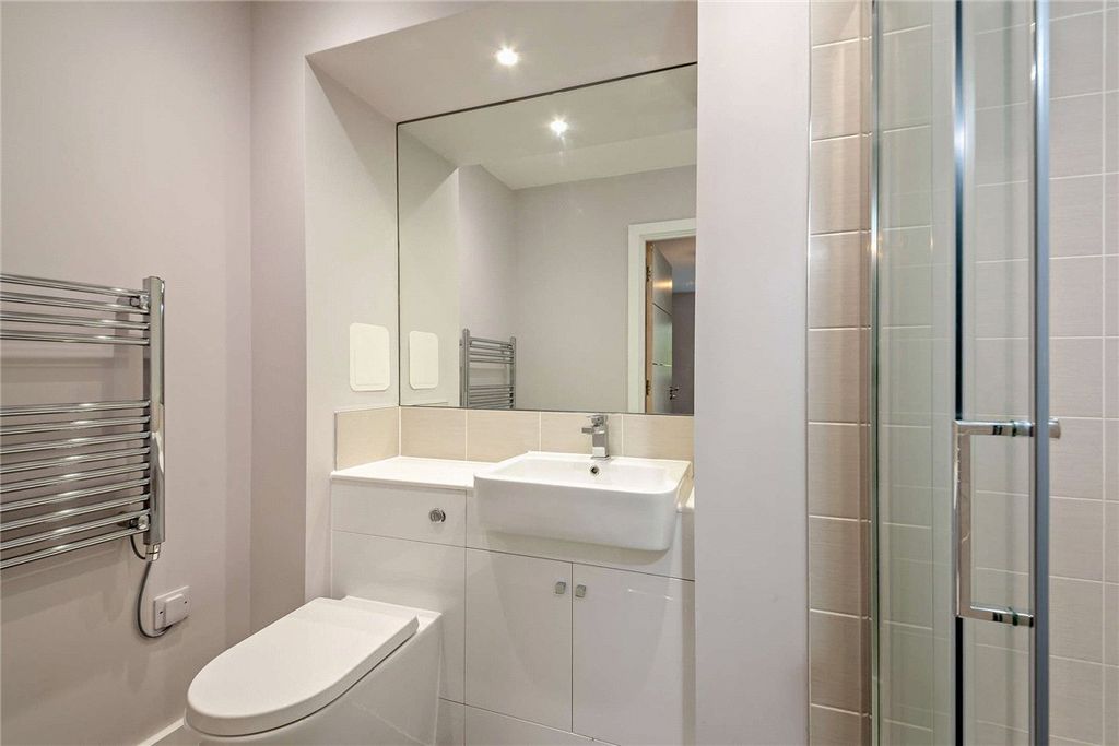 Additional image 10 of 2 bed flat for saleSt Marys Road, Newbury, Berkshire RG14