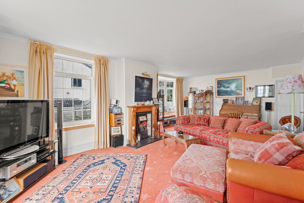 Property photo 2 of 14 Photo 04