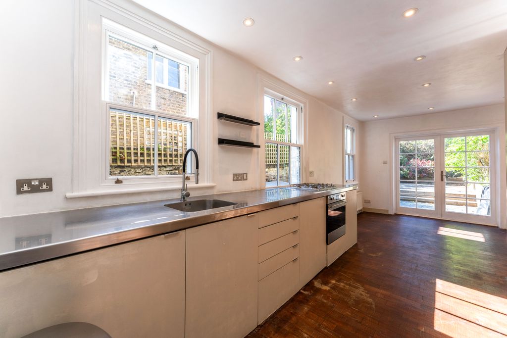 Property photo 3 of 9 Photo #3