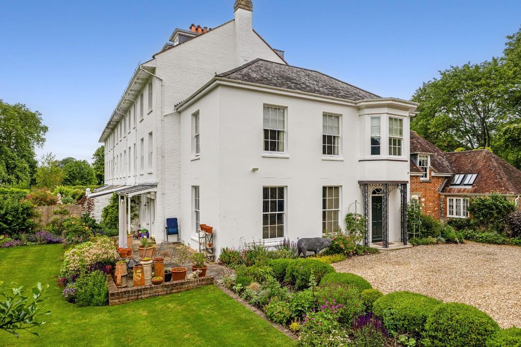 Property photo 1 of 28 6 De Vaux Place