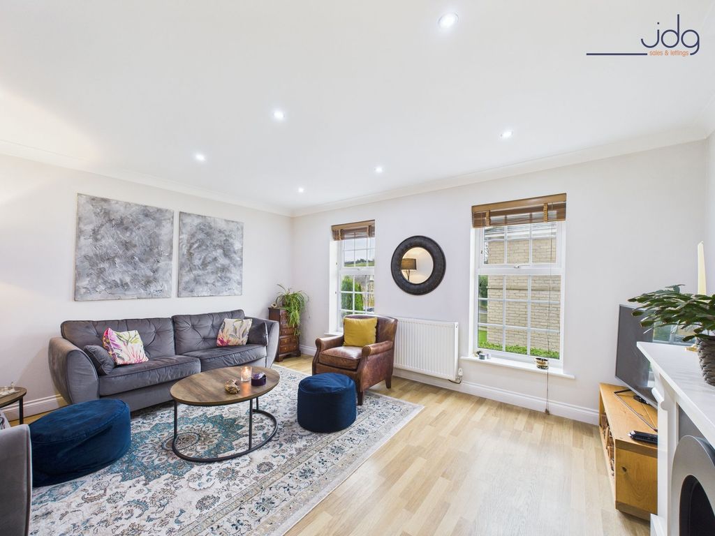 Property photo 2 of 11 Lounge