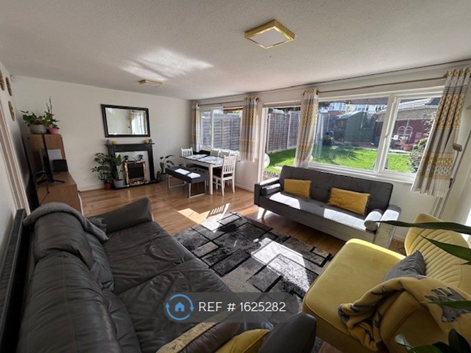 Property photo 3 of 12 Living Room Pic 2