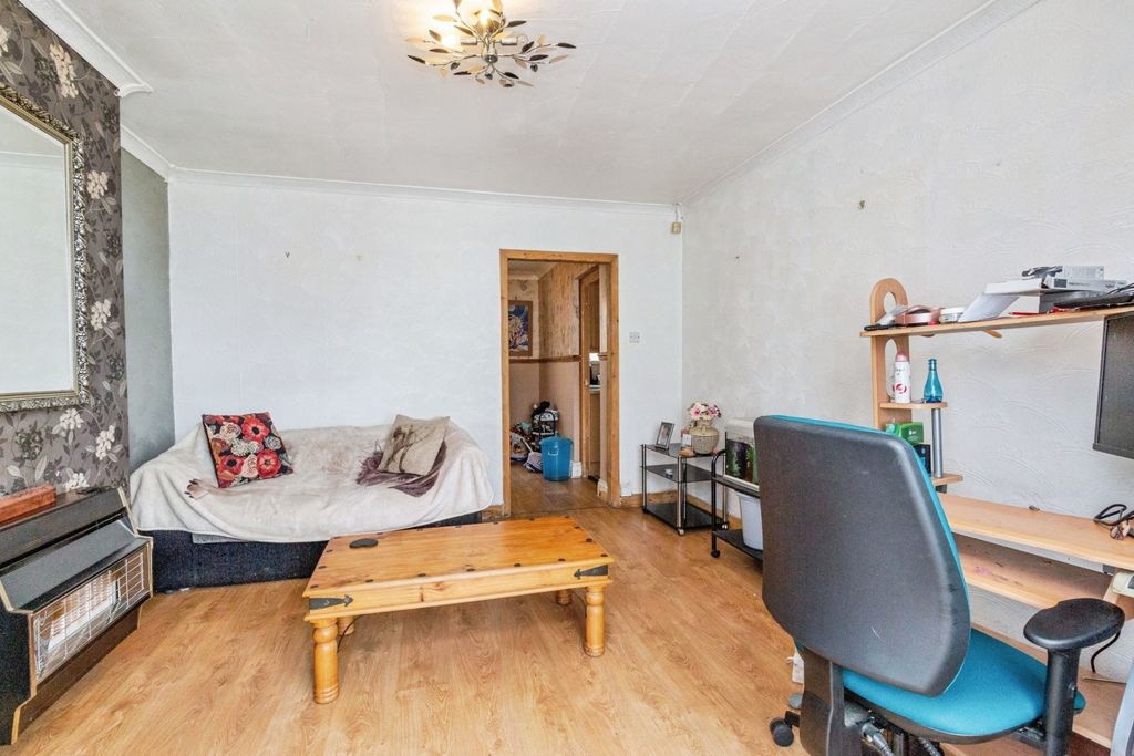 Property photo 3 of 18 Image 2