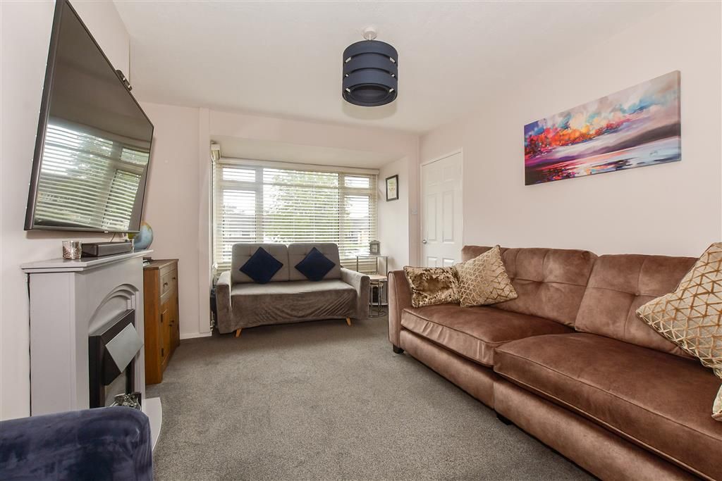 Property photo 3 of 12 Lounge